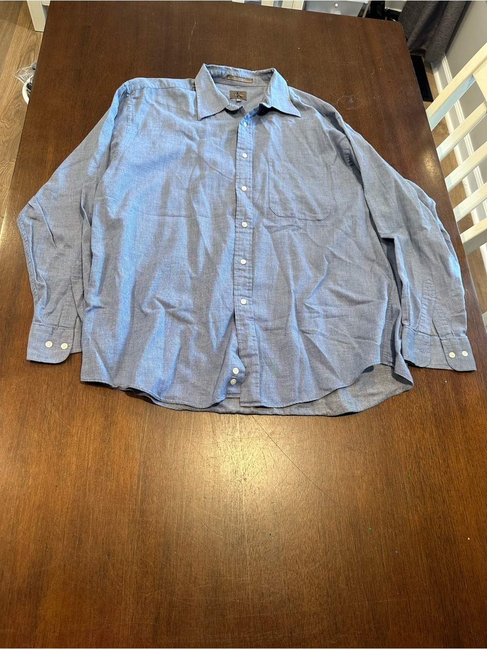 Classic Long-Sleeve Button-Up Shirt in Light Blue